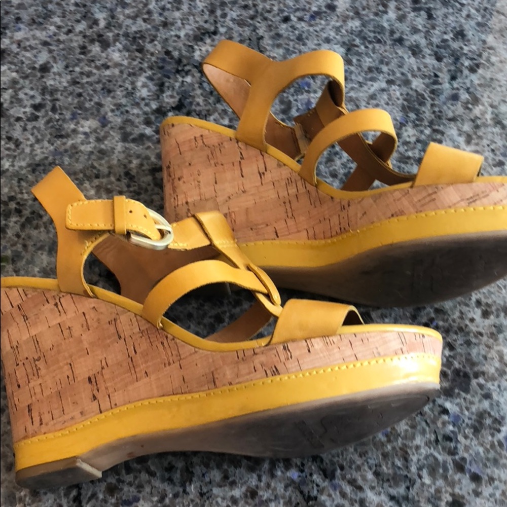 Yellow wedges - Picture 2 of 3